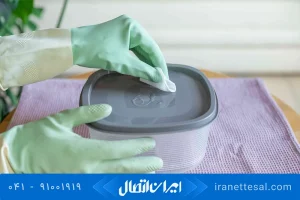 پاک کردن چسب رازی روی پلاستیک