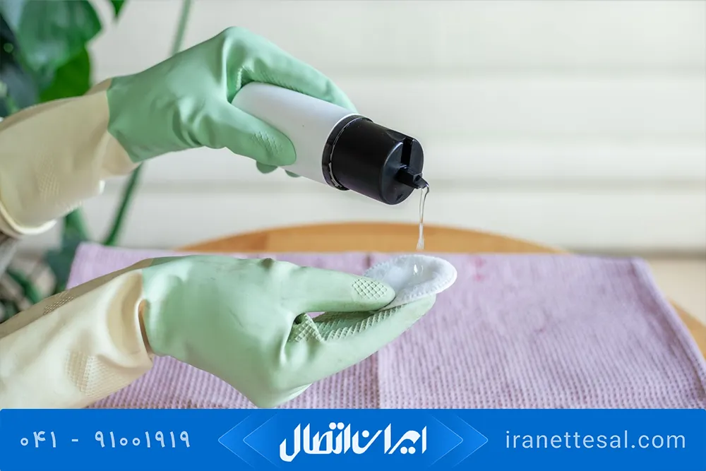 پاک کردن چسب رازی روی پلاستیک با استون