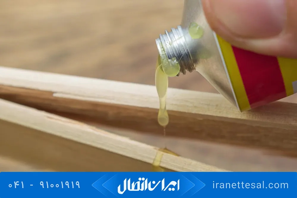 حلال چسب رازی روی چوب