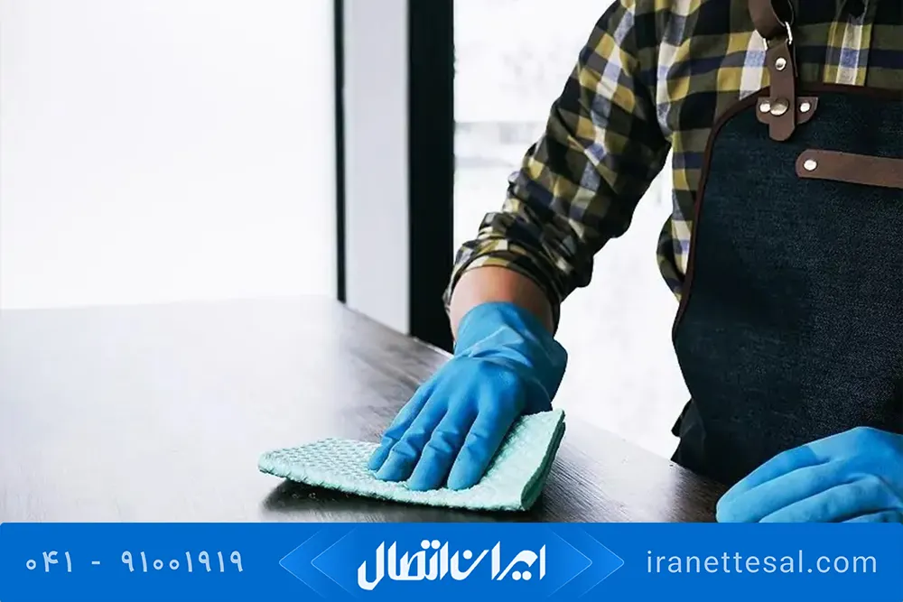 حذف چسب رازی روی سطوح پلاستیکی